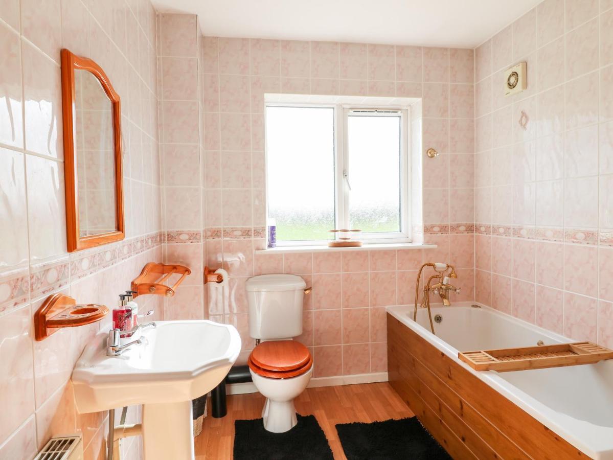 Tixall Manor Farm Stafford Luaran gambar